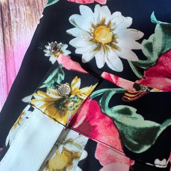 Elegant Floral Blouse - Black and Pink - Picture 8 of 10